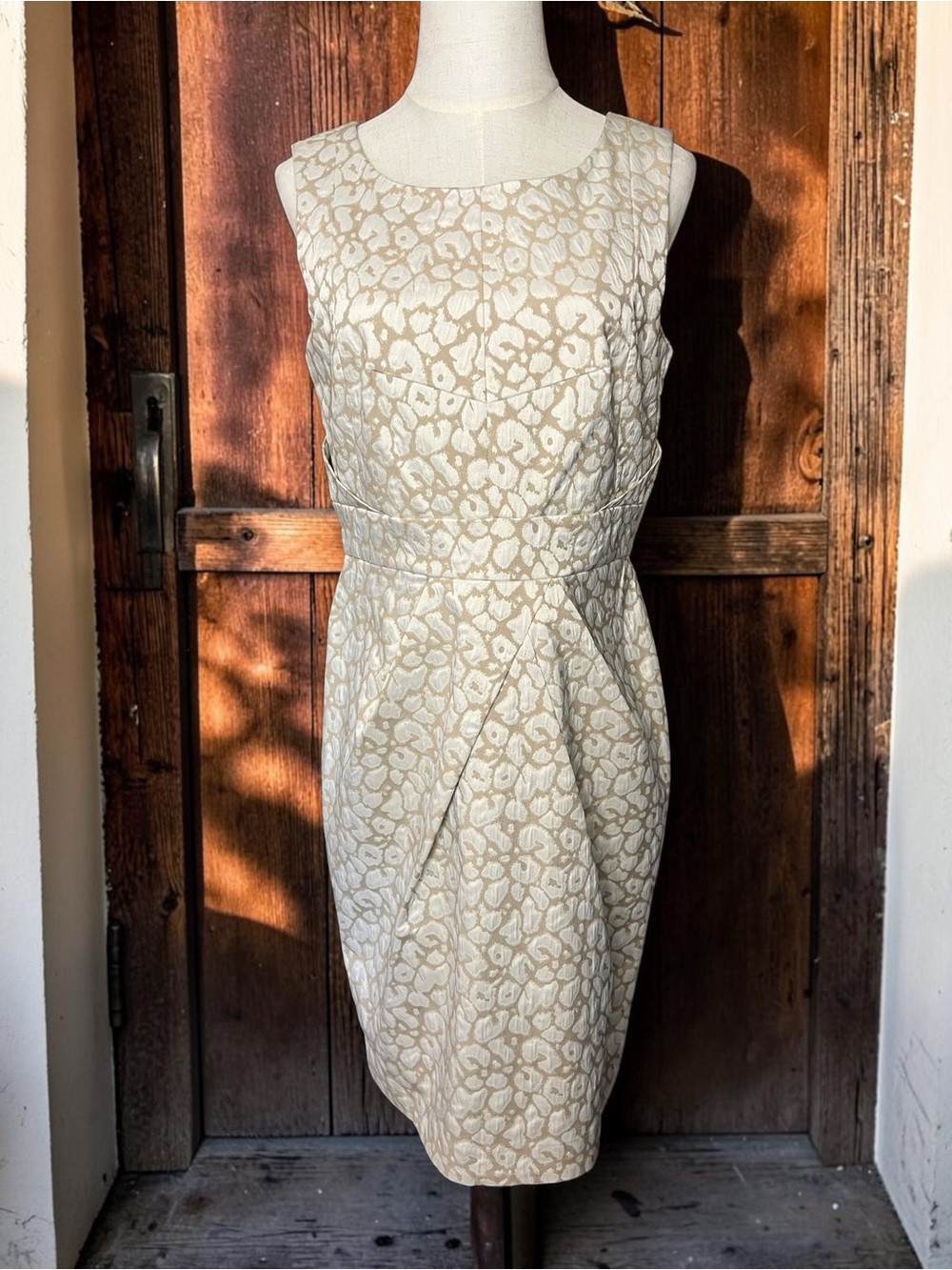 NWT Saks Fifth Avenue Jacquard Sheath Dress Neutral Cocktail Wedding Size 6